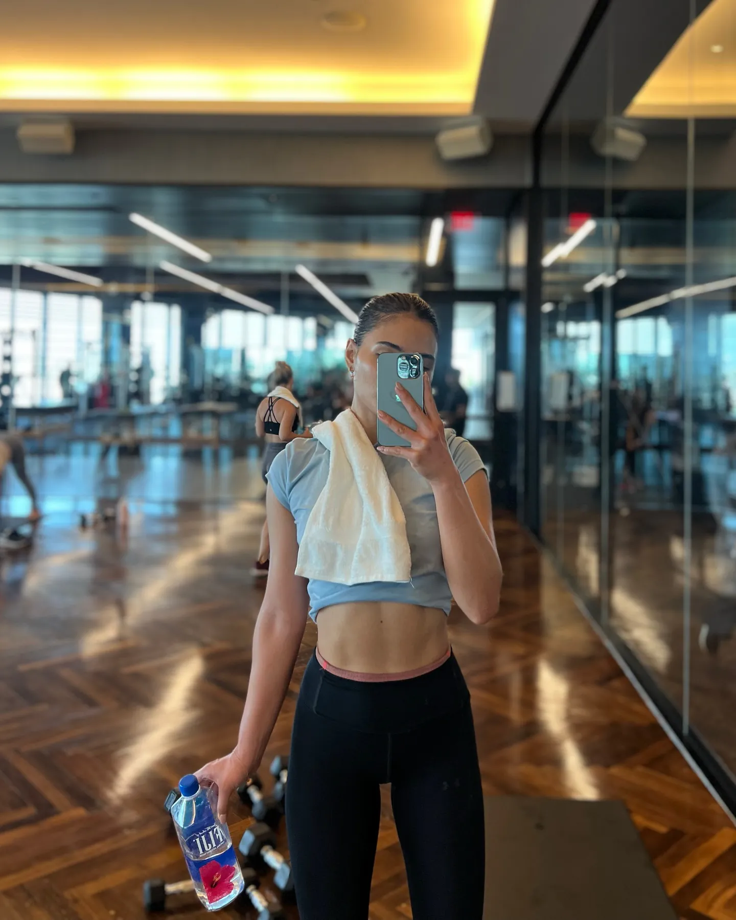 Lovi Poe - lovi-poe-hot-8.webp